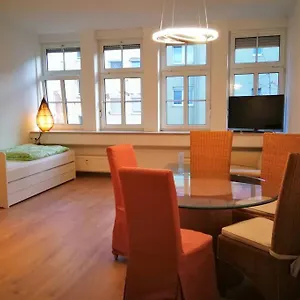 Apt Next To Central-station, Fair 10min Apartamento